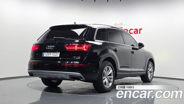 Audi Q7 2019 — photo 2