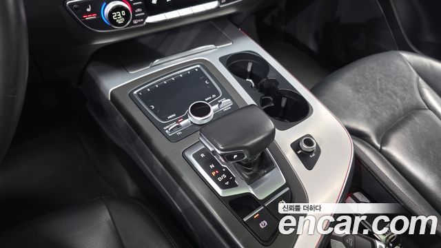 Audi Q7 2019 — photo 12