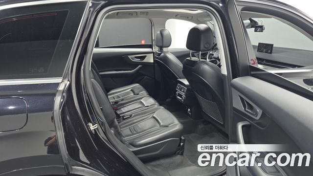 Audi Q7 2019 — photo 17