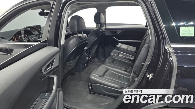 Audi Q7 2019 — photo 18