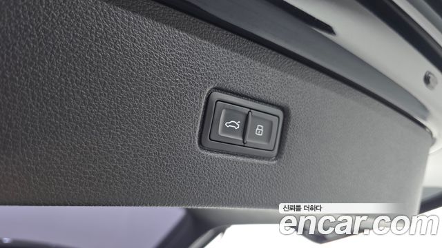 Audi Q7 2019 — photo 25