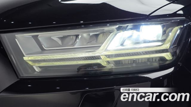 Audi Q7 2019 — photo 8