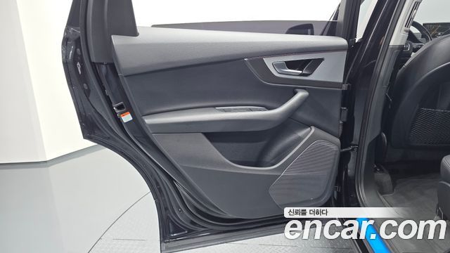 Audi Q7 2019 — photo 15