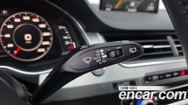 Audi Q7 2019 — photo 34