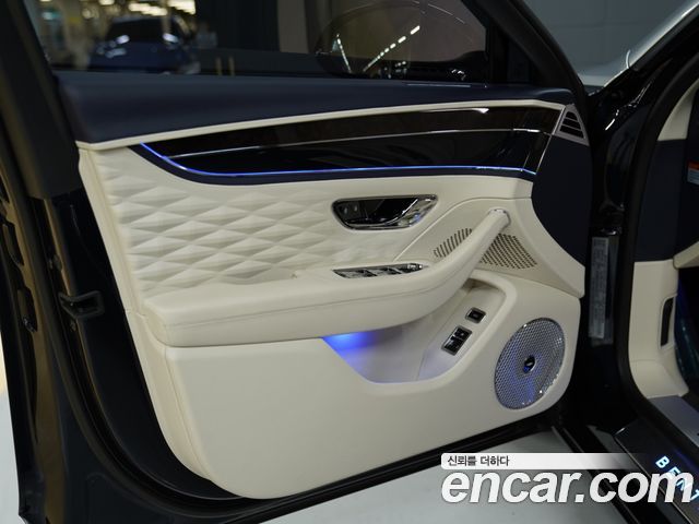 Bentley Flying Spur 2022 — photo 11