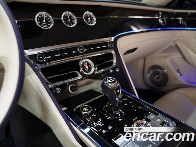 Bentley Flying Spur 2022 — photo 17
