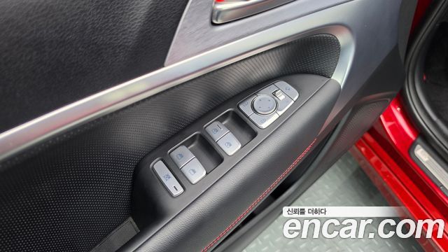 Genesis G70 2019 — photo 28