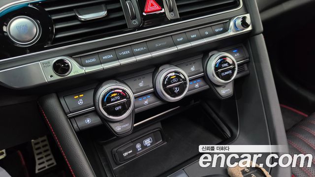 Genesis G70 2019 — photo 31