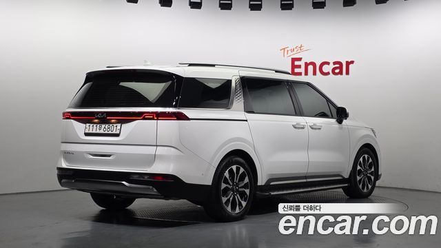 Kia Canival 2023 — photo 2