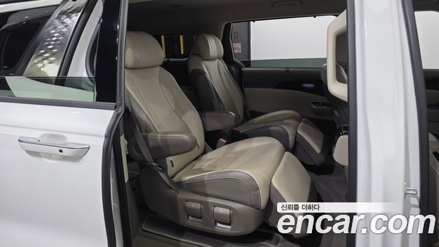 Kia Canival 2023 — photo 18
