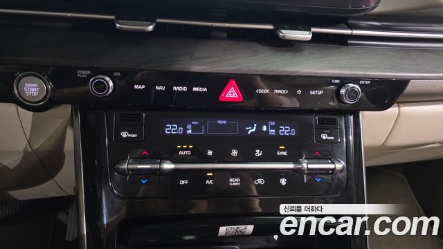 Kia Canival 2023 — photo 32