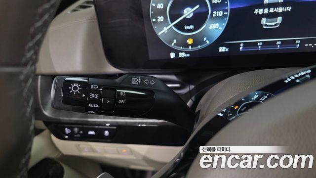 Kia Canival 2023 — photo 38