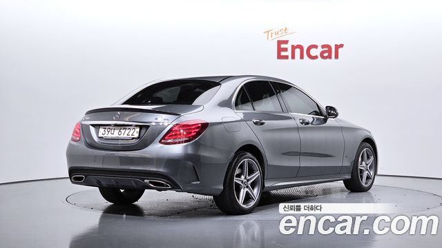 Mercedes-Benz C-Class 2018 — photo 2