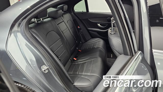 Mercedes-Benz C-Class 2018 — photo 17