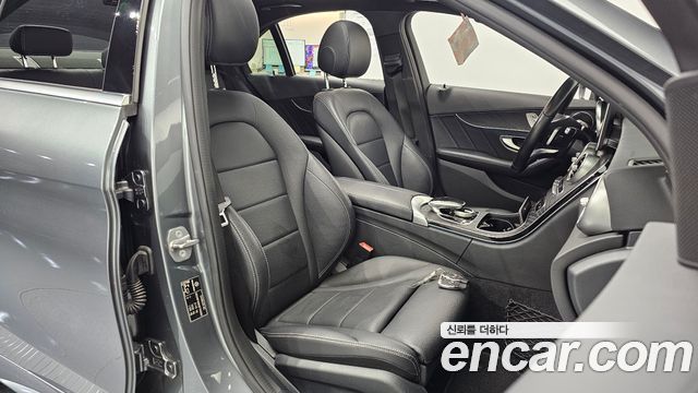 Mercedes-Benz C-Class 2018 — photo 18