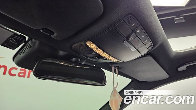 Mercedes-Benz C-Class 2018 — photo 23