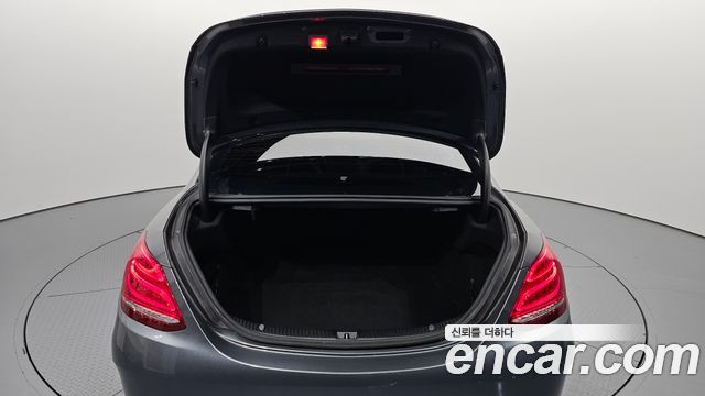 Mercedes-Benz C-Class 2018 — photo 26