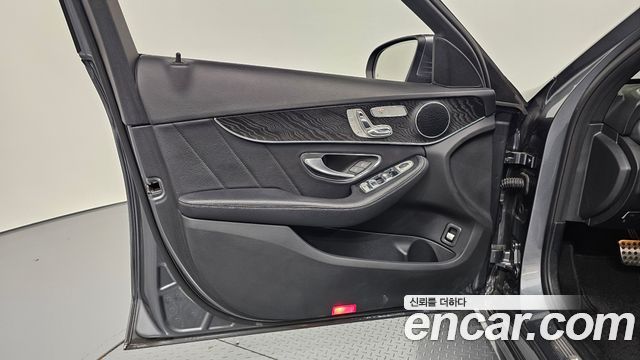 Mercedes-Benz C-Class 2018 — photo 14