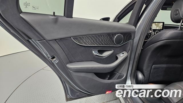 Mercedes-Benz C-Class 2018 — photo 15
