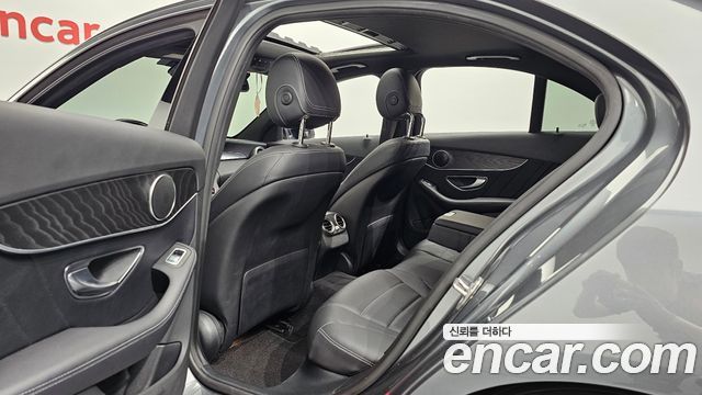Mercedes-Benz C-Class 2018 — photo 16