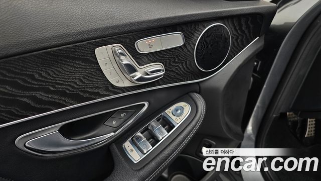 Mercedes-Benz C-Class 2018 — photo 27