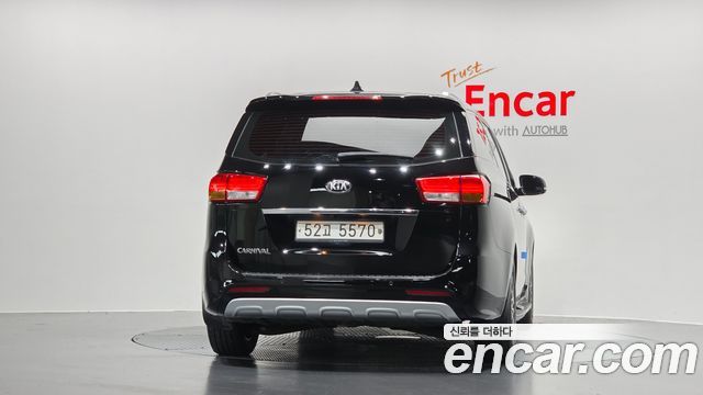 Kia Canival 2018 — photo 4