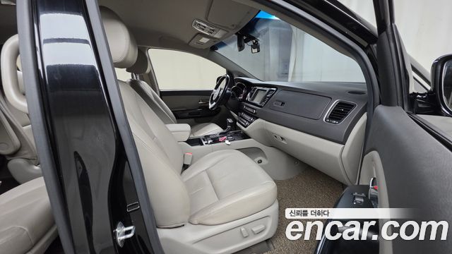 Kia Canival 2018 — photo 10