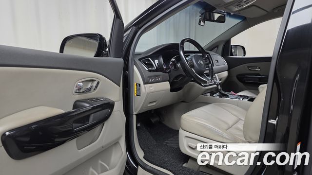 Kia Canival 2018 — photo 11