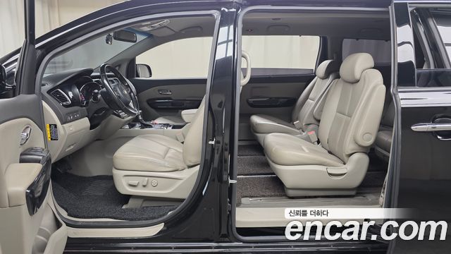 Kia Canival 2018 — photo 17