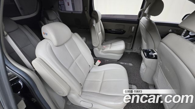 Kia Canival 2018 — photo 19