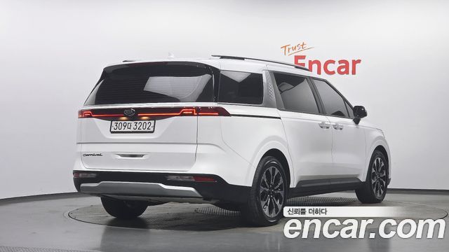 Kia Canival 2021 — photo 2