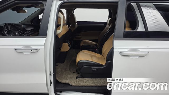 Kia Canival 2021 — photo 11