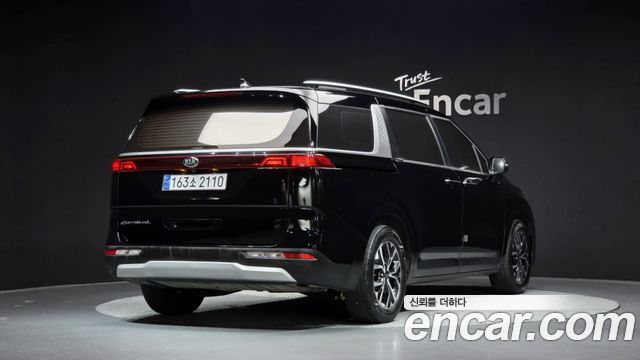 Kia Canival 2021 — photo 2