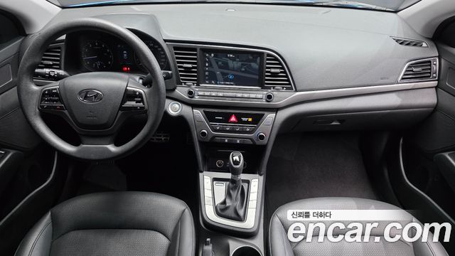 Hyundai AVANTE 2018 — photo 10
