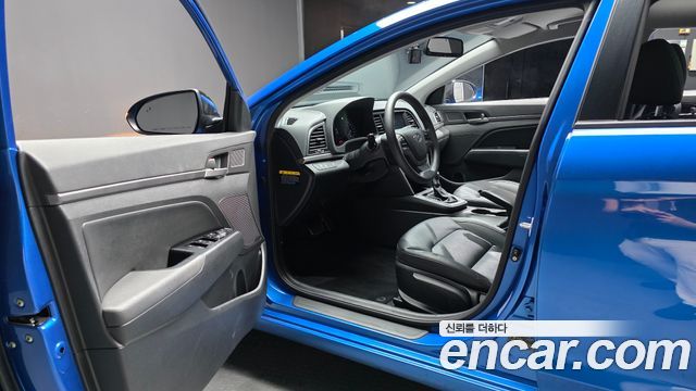 Hyundai AVANTE 2018 — photo 13