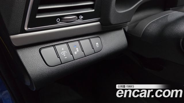 Hyundai AVANTE 2018 — photo 24