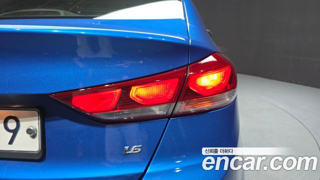 Hyundai AVANTE 2018 — photo 9