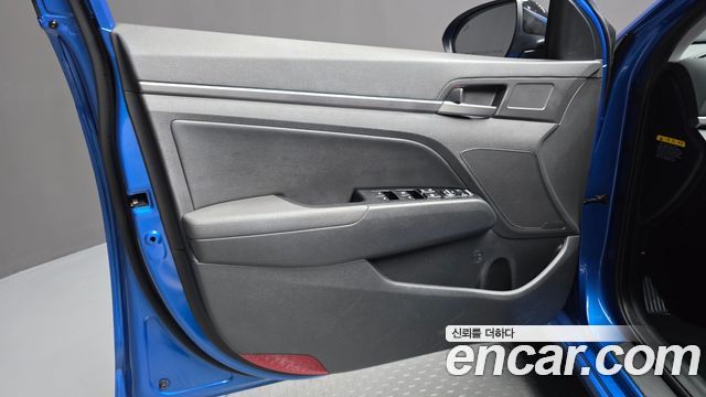 Hyundai AVANTE 2018 — photo 14