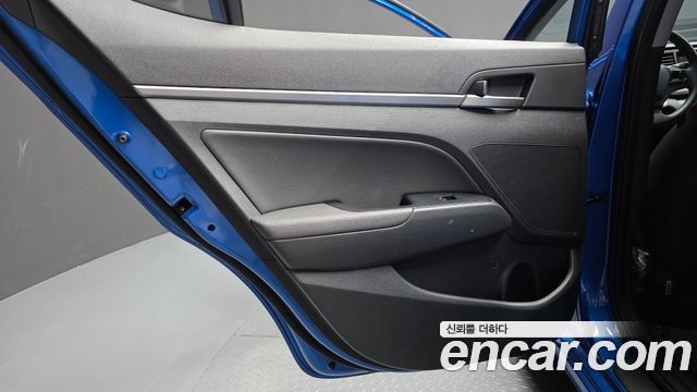 Hyundai AVANTE 2018 — photo 15