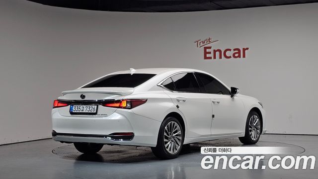 Lexus ES 2025 — photo 2