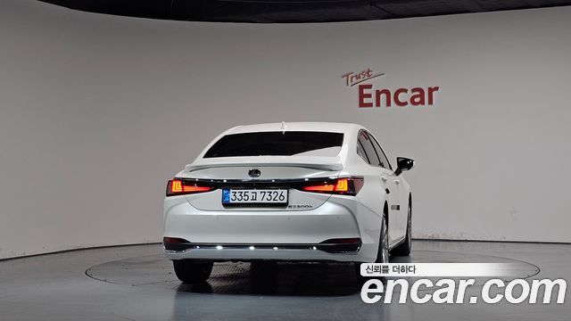 Lexus ES 2025 — photo 4