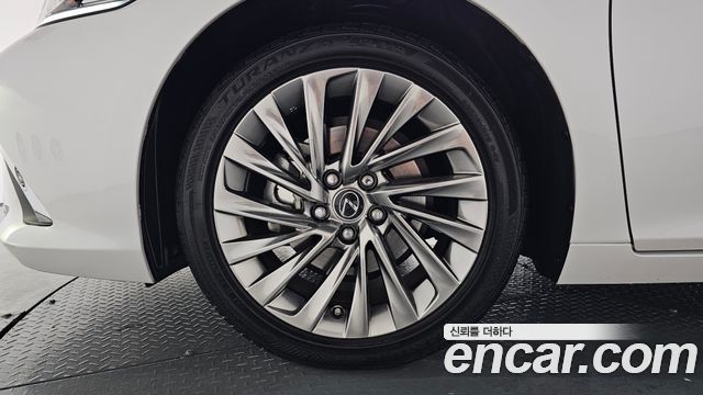 Lexus ES 2025 — photo 5