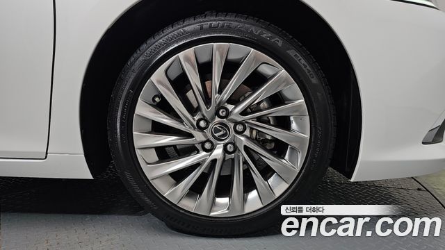Lexus ES 2025 — photo 7