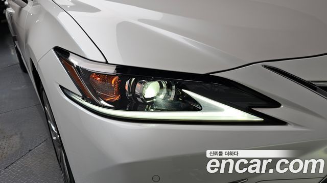 Lexus ES 2025 — photo 8