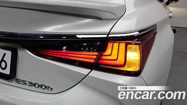Lexus ES 2025 — photo 9