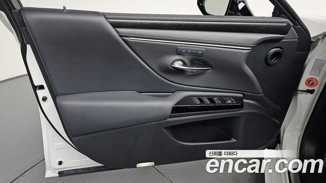 Lexus ES 2025 — photo 14
