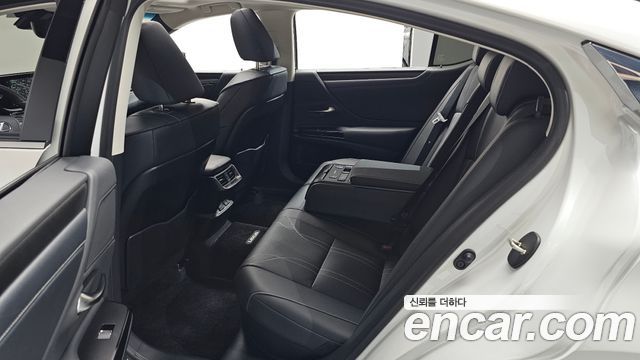 Lexus ES 2025 — photo 16