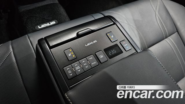 Lexus ES 2025 — photo 32