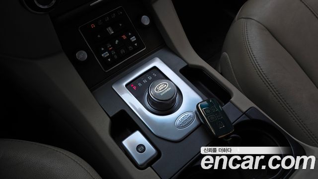 Land Rover Discovery 2016 — photo 9