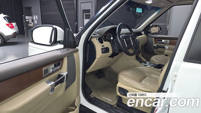 Land Rover Discovery 2016 — photo 10
